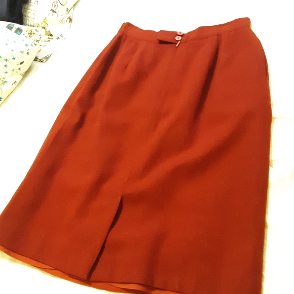 Jones New York burgundy wool skirt size 8P - Picture 3 of 5